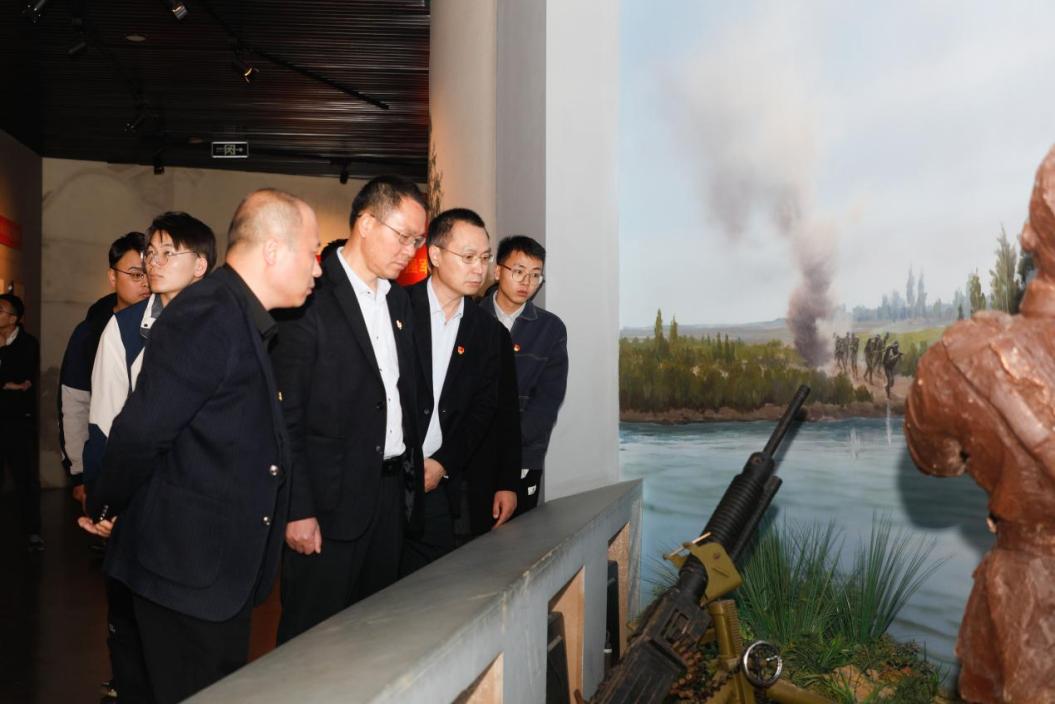 港產(chǎn)公司黨支部開展&ldquo;緬懷革命先烈 傳承紅色基因&rdquo;主題黨日活動(dòng)4.jpg