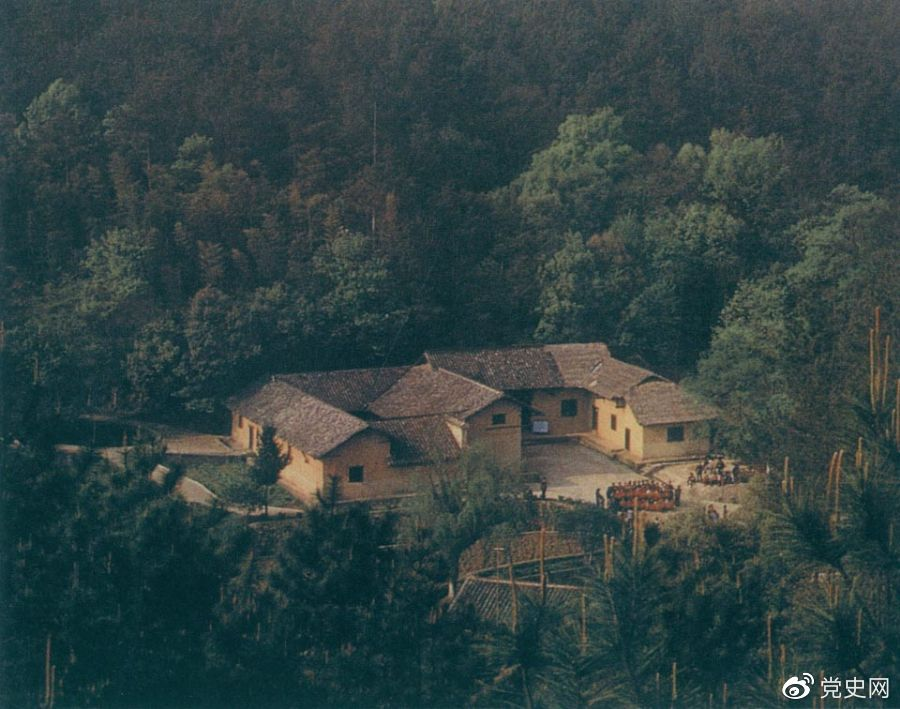 毛澤東故居&mdash;&mdash;湖南省湘潭縣韶山?jīng)_上屋場。1893年12月26日，毛澤東在這里誕生。